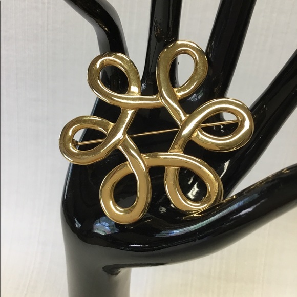 Jewelry - Gold Brooch Appears as New.